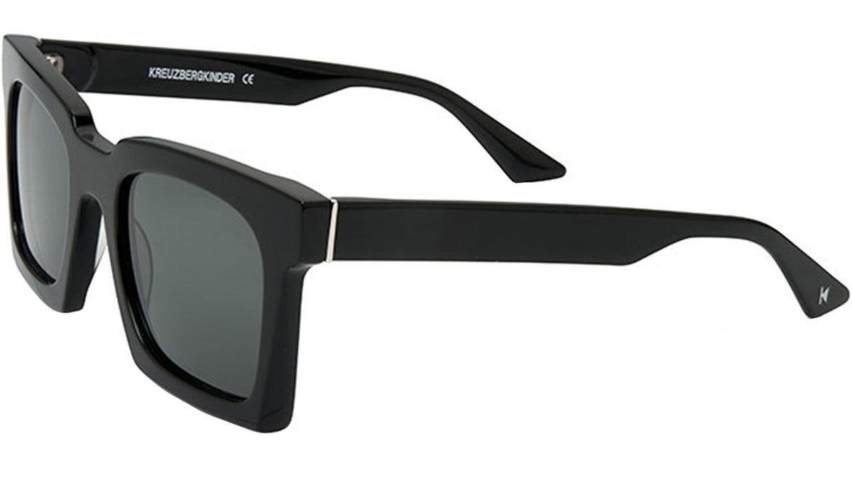 Gili Black