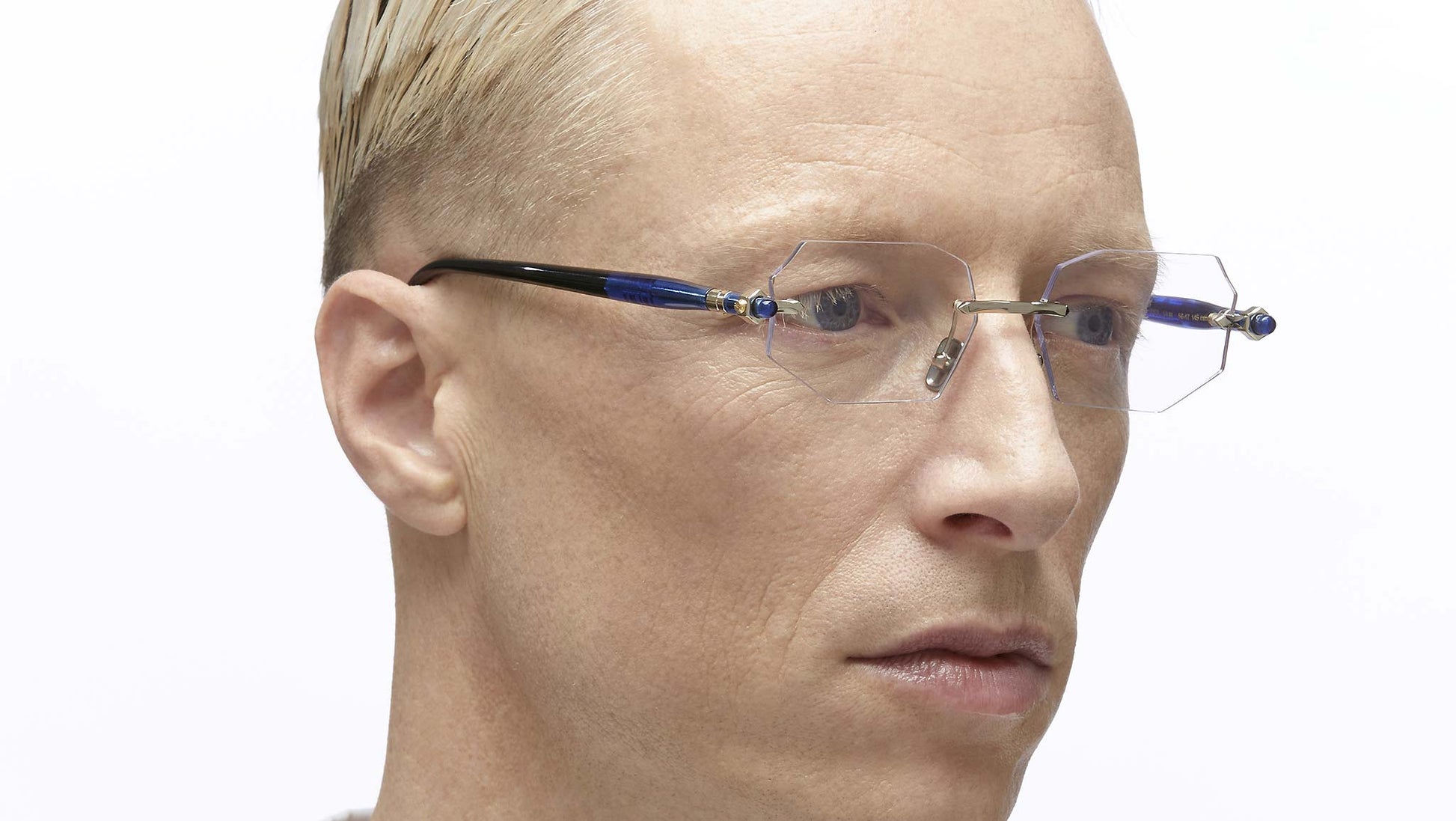 8057509369352_10.jpg