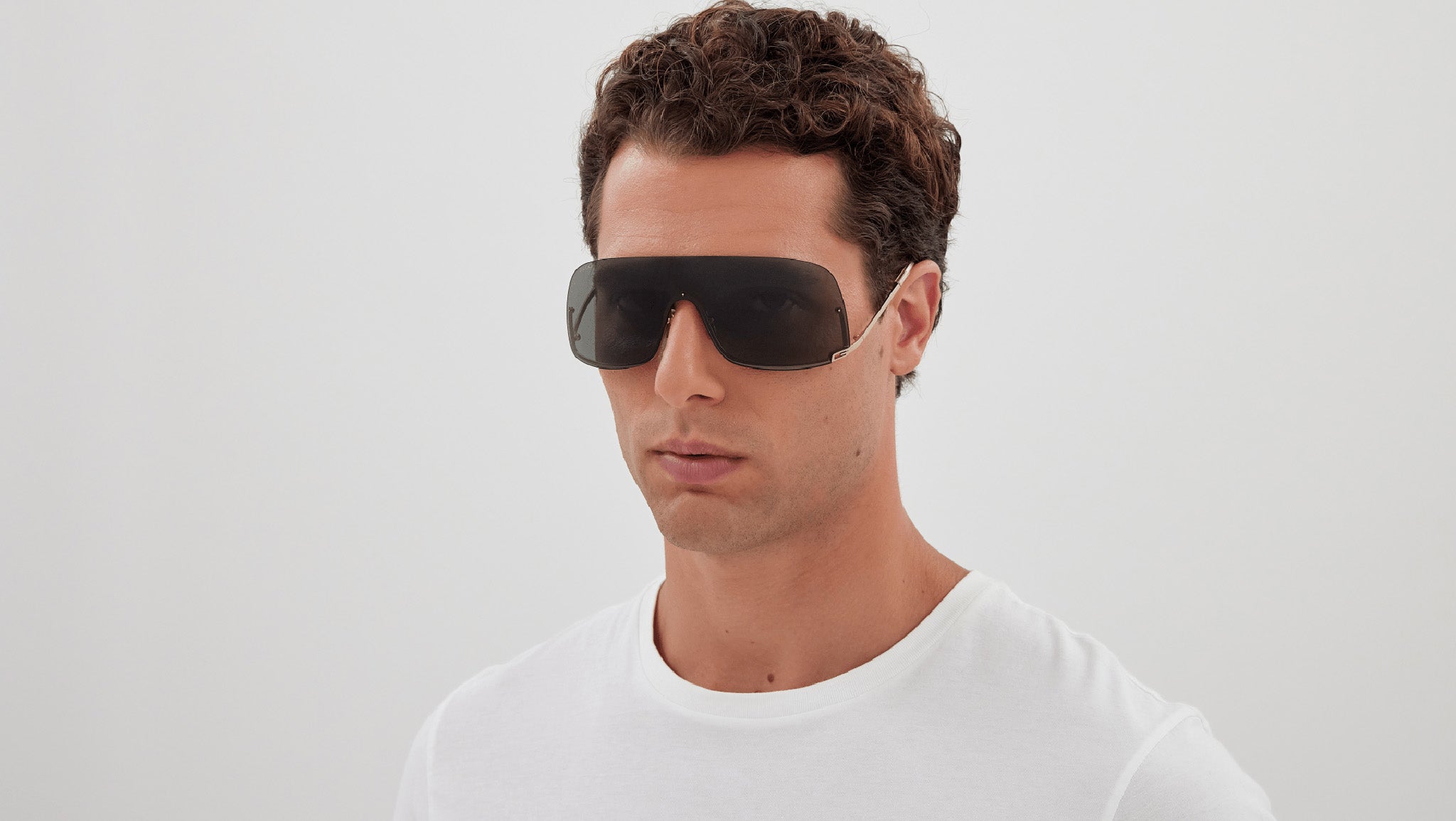 Gucci GG1560S 001 Gold Grey Shield Sunglasses - eye-oo.com display picture 1