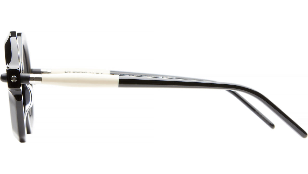 P18 BYB Ivory Black Shine